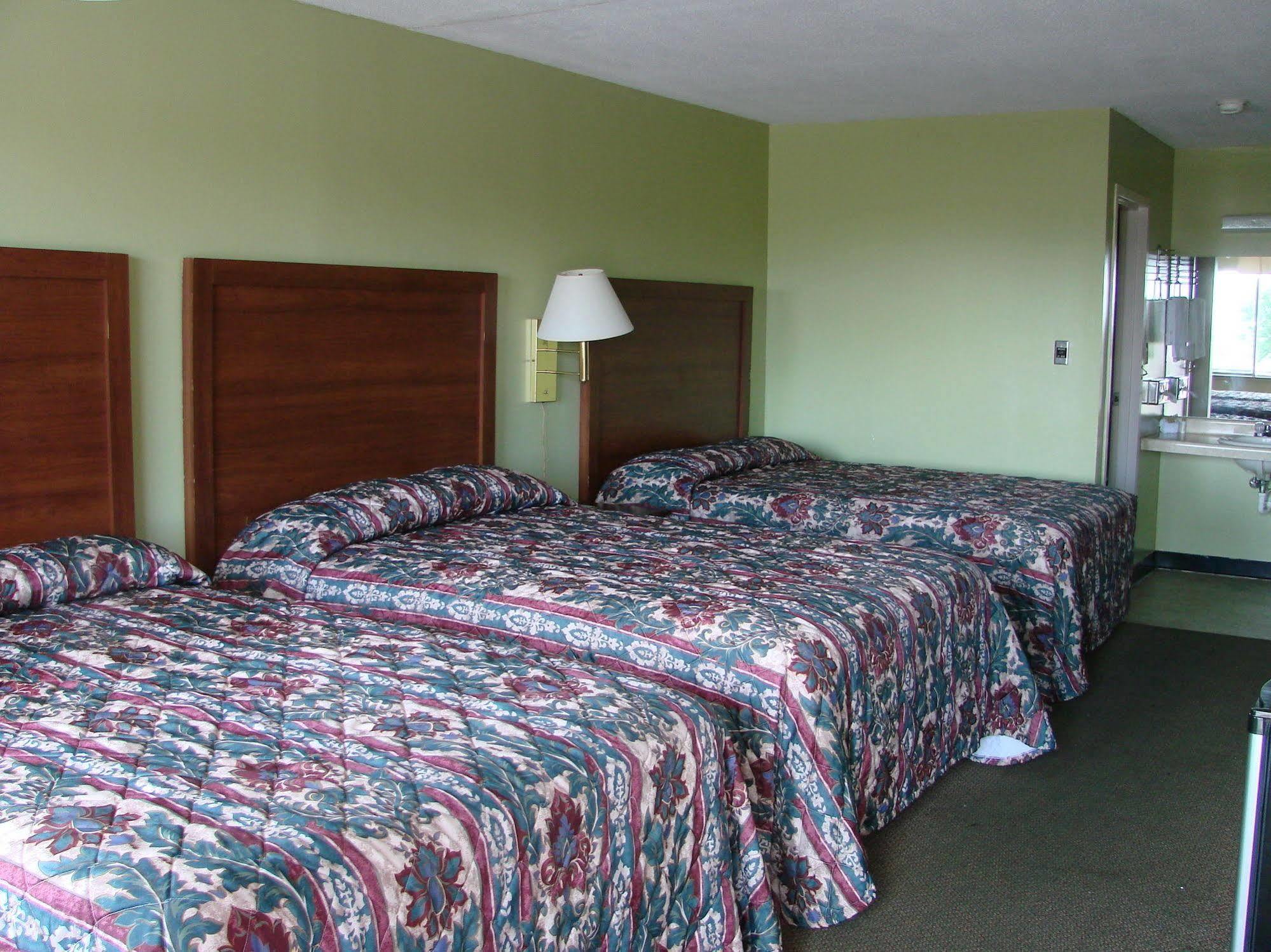 The Lodge At Russell - Russell Inn Esterno foto